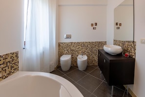Comfort-Haus, 4 Schlafzimmer (7 Bedrooms) | Badezimmer | Dusche, Handtücher