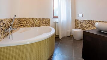 Casa Comfort, 4 camere da letto (7 Bedrooms) | Vasca da bagno a immersione totale