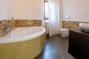 Comfort-Haus, 4 Schlafzimmer (7 Bedrooms) | Komfortbadewanne
