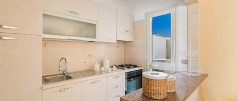 Nhà Tiêu chuẩn, 3 phòng ngủ (8 Bedrooms) | Bếp riêng | Tủ lạnh, lò vi sóng, lò nướng, bếp nấu