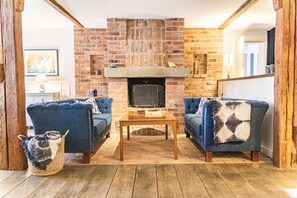 Gamla Lidret | 2 bedrooms, blackout drapes, iron/ironing board, free WiFi - Ladugårdens Pub&Sal (Enhorna)