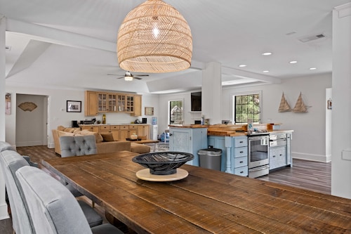 Perfect Sea Pines location with spectacular pool and spa!