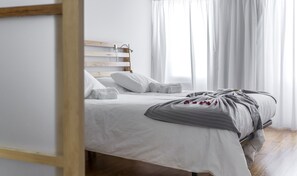 3 bedrooms, WiFi, bed sheets - Market Place E 3BR duplex (mountain & sea view) (Ponta Delgada)