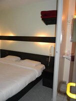 Blackout curtains, soundproofing, free WiFi, bed sheets