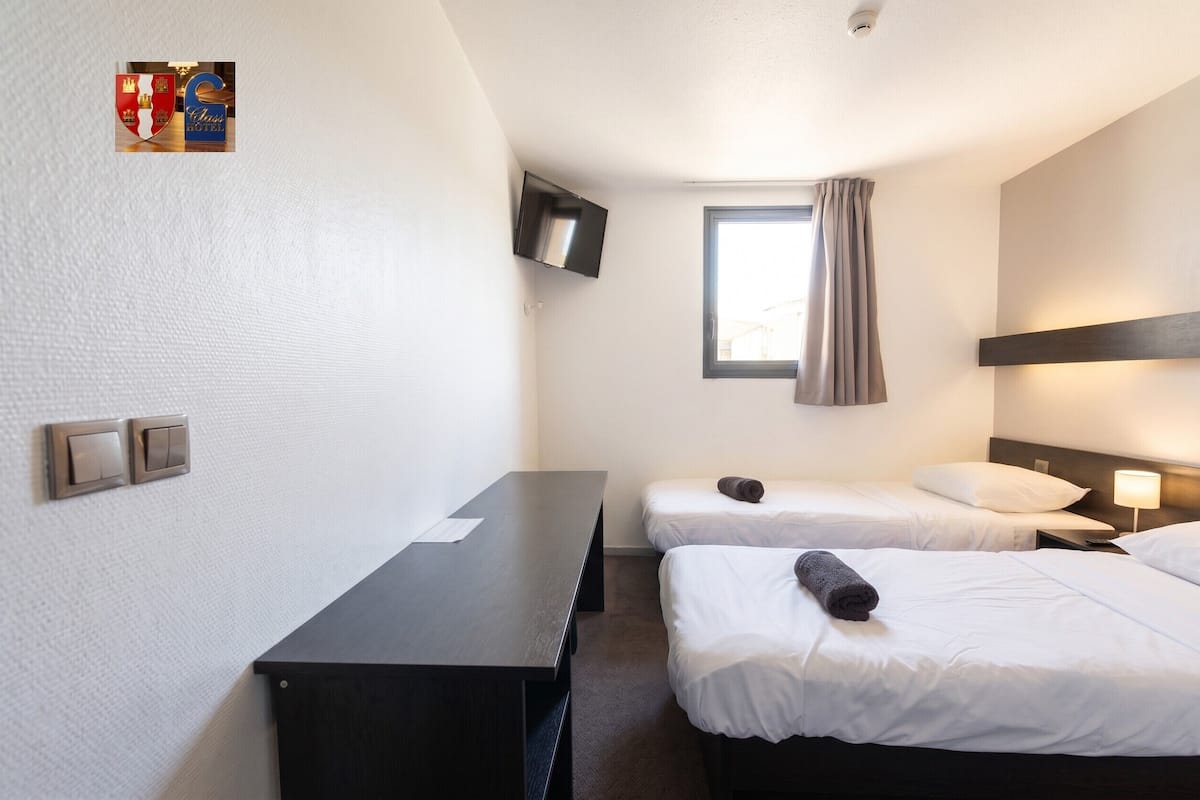 Classic Twin Room | Blackout drapes, soundproofing, WiFi (free), bed sheets