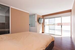 3 chambres, fer et planche à repasser, Wi-Fi, draps fournis