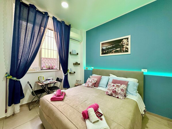 ห้องคลาสสิกดับเบิล | เครื่องนอนป้องกันสารก่อภูมิแพ้, โต๊ะทำงาน, Wi-Fi ฟรี, ผ้าปูที่นอน