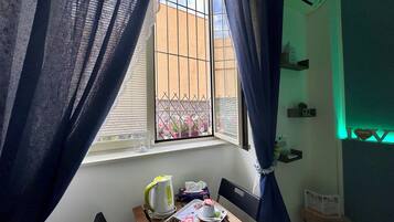 Classic Double Room | Hypo-allergenic bedding, desk, free WiFi, bed sheets