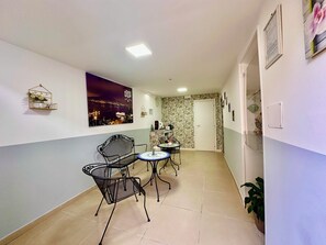 ฝ่ายต้อนรับ