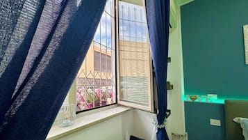 Classic Double Room | Hypo-allergenic bedding, desk, free WiFi, bed sheets