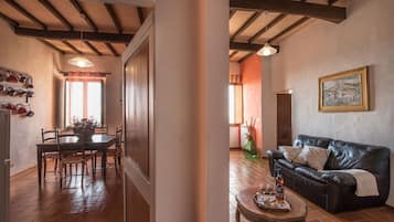 Apartment, 2 Bedrooms | Living room