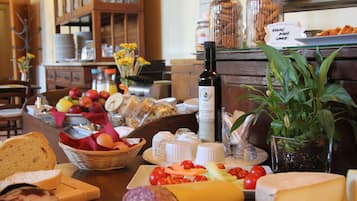 Tägliches Frühstücksbuffet (14.00 EUR pro Person)