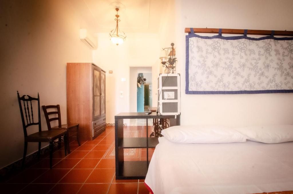 Chambre Double Galerie, 1 très grand lit, salle de bains attenante, vue ville | Literie hypoallergénique, couette en duvet d'oie, bureau