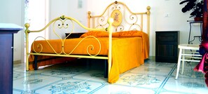 Dobbeltrom – senior, 1 kingsize-seng, eget bad, sjøutsikt | Allergitestet sengetøy, dundyner og individuelt dekorert