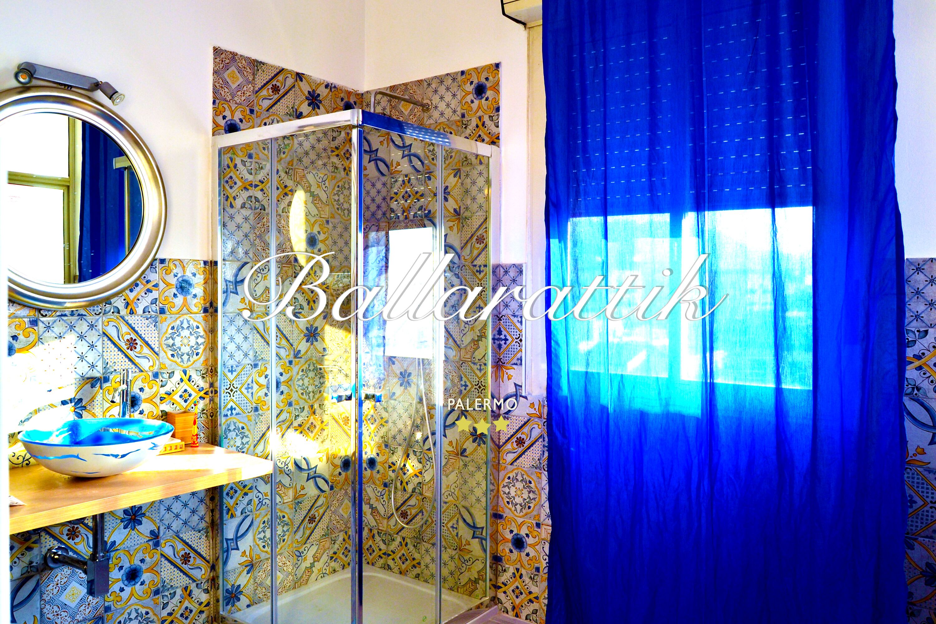Quarto conforto, 1 cama King, suíte, vista para a montanha | Banheiro | Chuveiro, chuveiro com efeito de chuva
