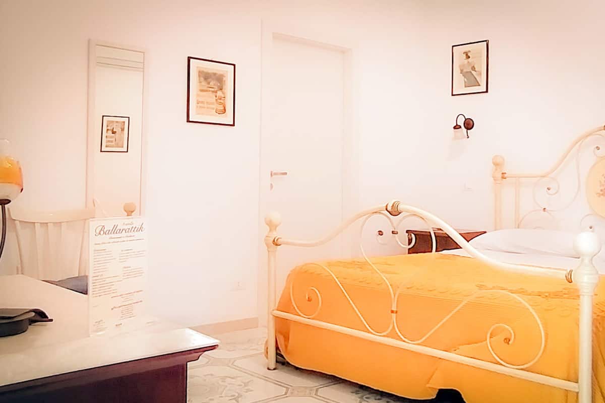 Senior Double Room, 1 King Bed, Ensuite, Sea View