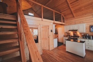 Bear Cabin with Hot tub | Private kitchen | Full-size fridge, microwave, oven, coffee/tea maker - Denali Wild Stay (Healy)
