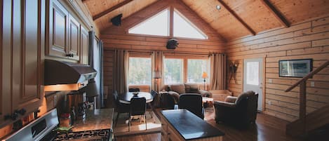 Bear Cabin with Hot tub | Living area