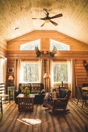 Moose Cabin | Living area - Denali Wild Stay (Healy)
