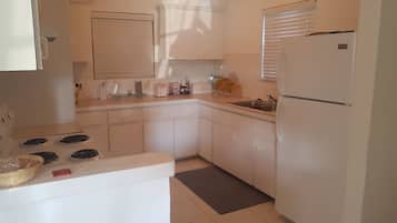 Family House, 2 Bedrooms | Private kitchen