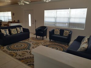 Maison Familiale, 2 chambres | Coin séjour