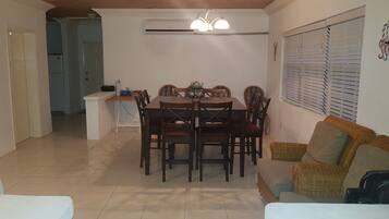 Family House, 2 Bedrooms | In-room dining