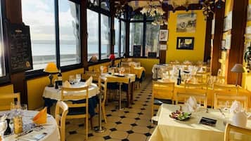 Tägliches Frühstücksbuffet gegen Gebühr