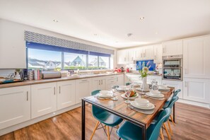 Dining - 3 Bed in Westward Ho (oc-puttsb) (Northam)