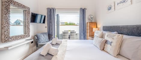 3 bedrooms, iron/ironing board, travel crib, free WiFi