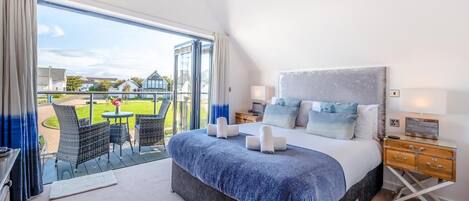 3 室のベッドルーム、アイロン / アイロン台、WiFi (無料)、ベッドシーツ