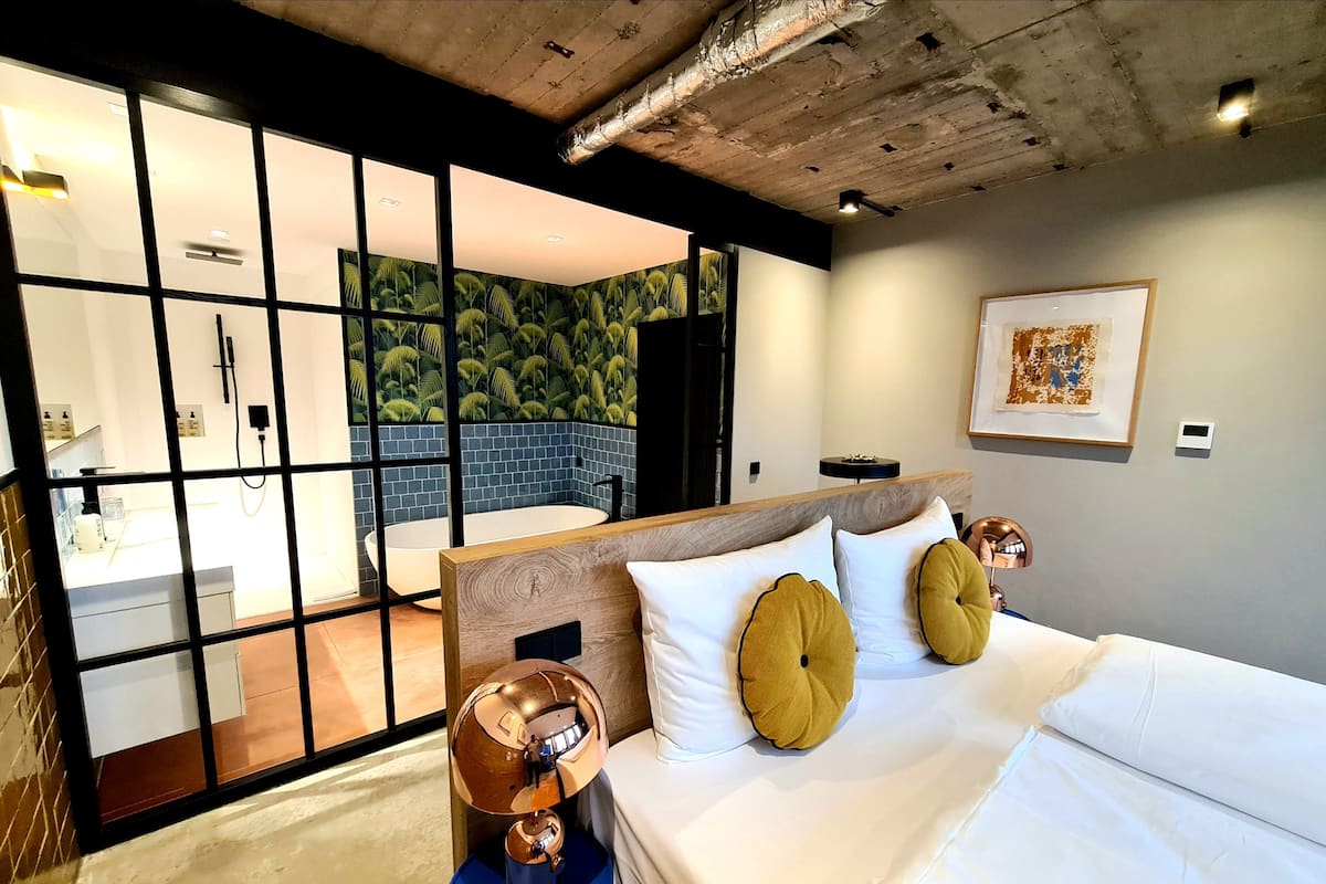 Sistema de insonorización, wifi gratis y ropa de cama