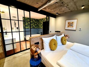 Large | Soundproofing, free WiFi, bed sheets - Koncept Hotel International (Cologne)
