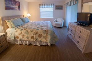 Condo, Multiple Beds (Olde Hickory Ave.)