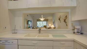 公寓客房, 多張床 (Olde Hickory Ave.) | 私人廚房