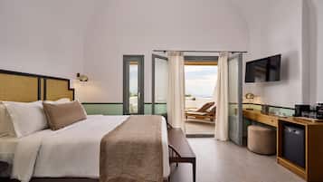 Honeymoon-Suite, Meerblick (Heated Plunge Pool) | Minibar, Zimmersafe, Schreibtisch, laptopgeeigneter Arbeitsplatz