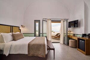 Honeymoon Suite, Sea View (Heated Plunge Pool) | Minibar, in-room safe, desk, laptop workspace