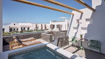 Comfort Suite, Hot Tub, Pool View | Terrace/patio