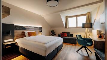 Superior Double Room, 1 Queen Bed | Desk, laptop workspace, blackout drapes, soundproofing