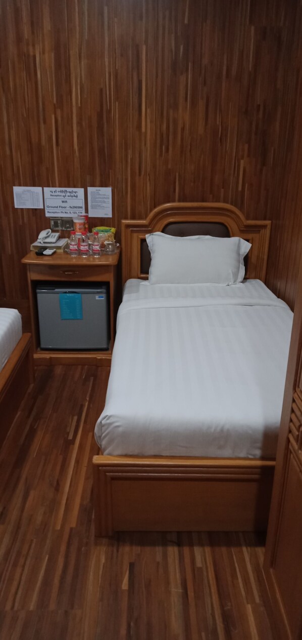 Blackout curtains, soundproofing, iron/ironing board, free WiFi - Hotel Friendship (Mandalay)