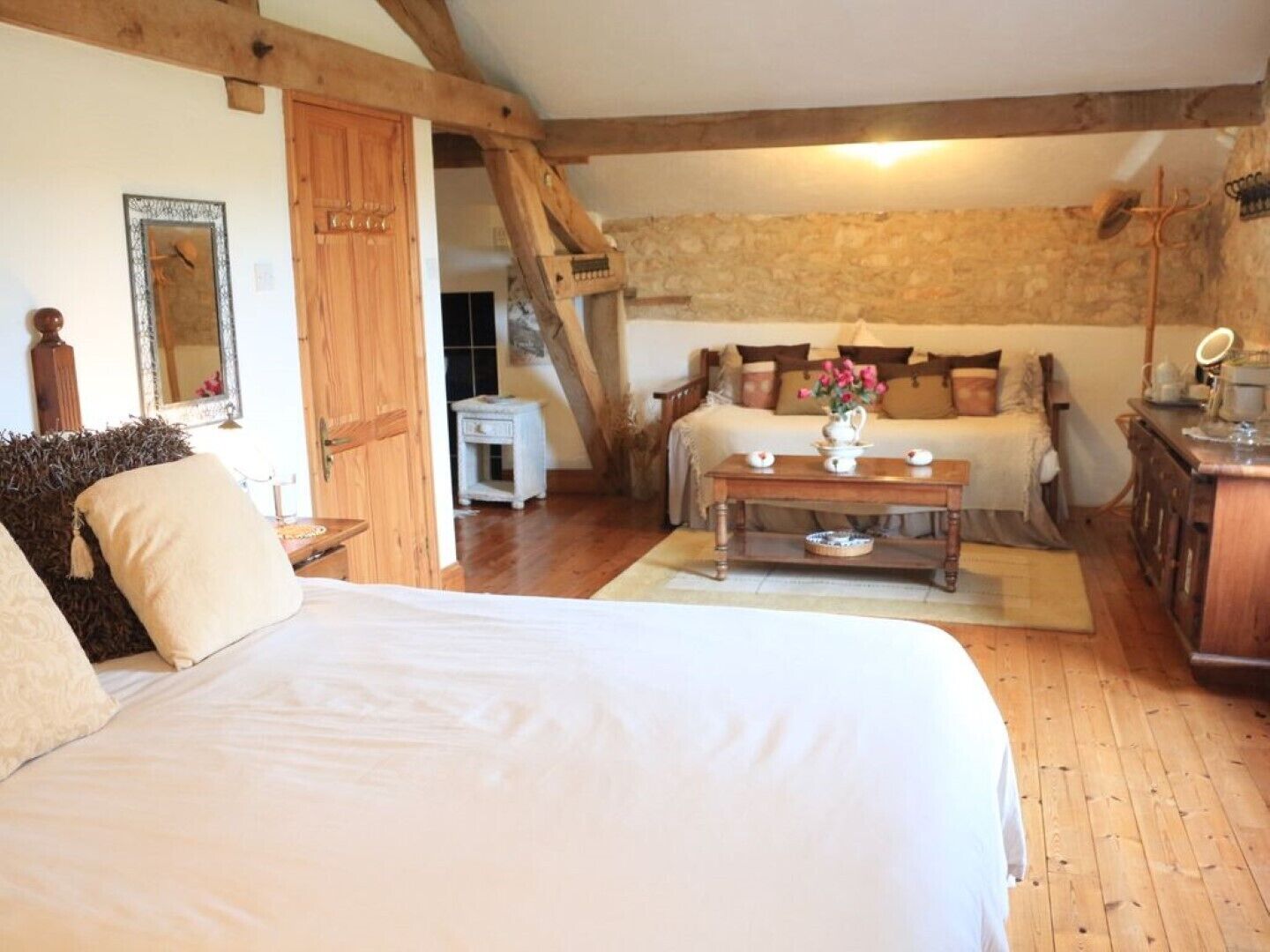 4 chambres, fer et planche à repasser, Wi-Fi, draps fournis