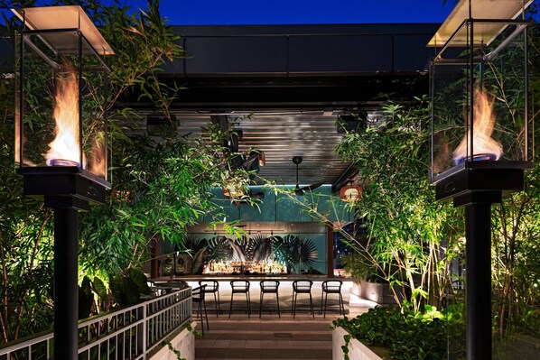 Cocktail bar