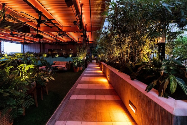 Cocktail bar