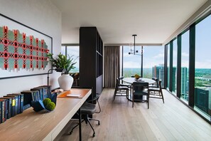 In-room safe, desk, laptop workspace, iron/ironing board - Austin Marriott Downtown (Austin)