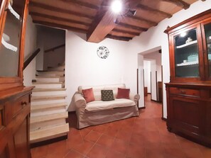 Netflix, streaming services - Two Bedroom Apartment (SAN GIMIGNANO)