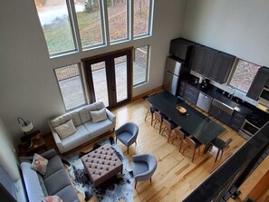 Fireplace, books - The Martingale at Max Patch (Hot Springs)