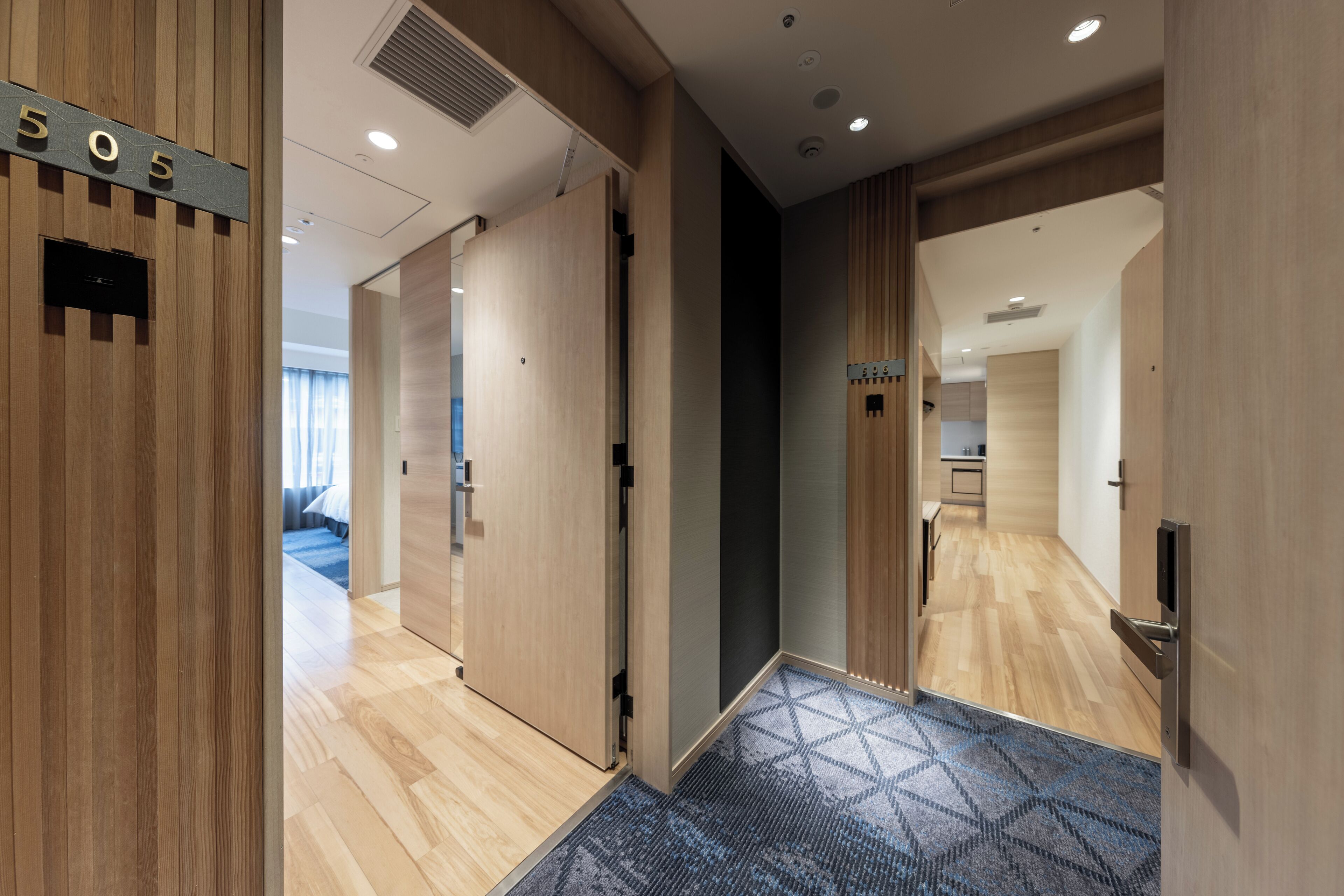 suite, 2 bedrooms, kitchen | hypo-allergenic bedding, in-room safe, desk, laptop workspace