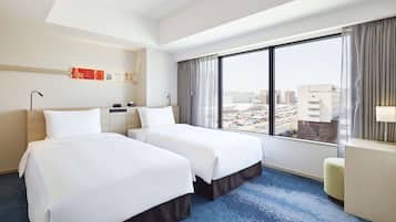 Suite, Multiple Beds, Kitchen (Specialty) | Hypo-allergenic bedding, in-room safe, desk, laptop workspace