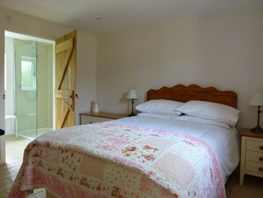 3 habitaciones, tabla de planchar con plancha y cuna de viaje 