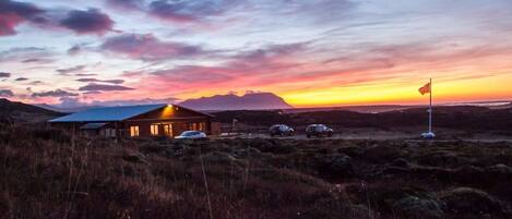 Facciata della struttura - sera/notte