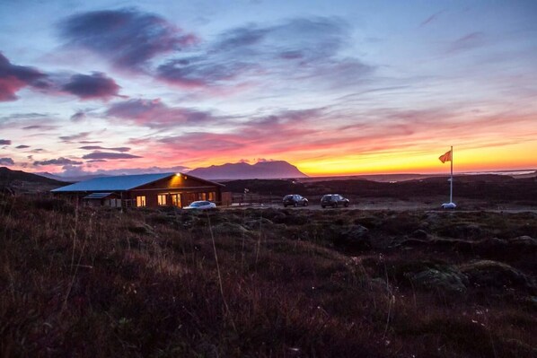住宿正面 (夜晚)